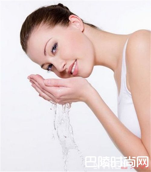 脏毛巾擦脸_夏季护肤盲区 千万别中这些误区