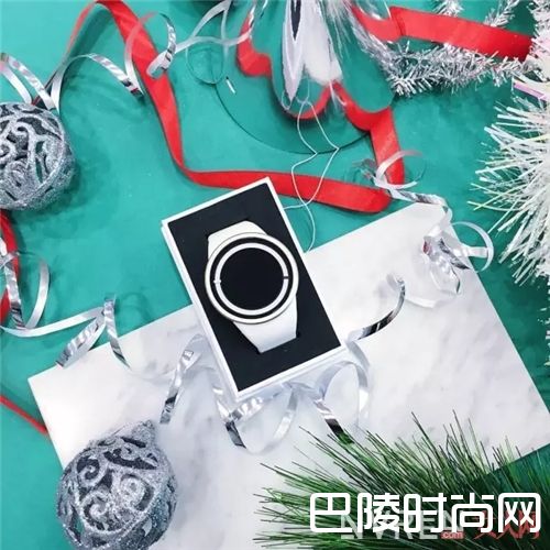 ZIIIRO手表_撞衫撞包还想和我撞表？还好我有这五个小众手表品牌