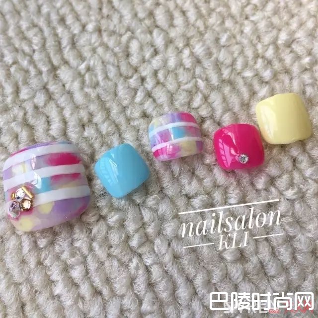 好看的果冻色美甲_没有美甲的夏天是不完整的 近百款流行美甲推荐