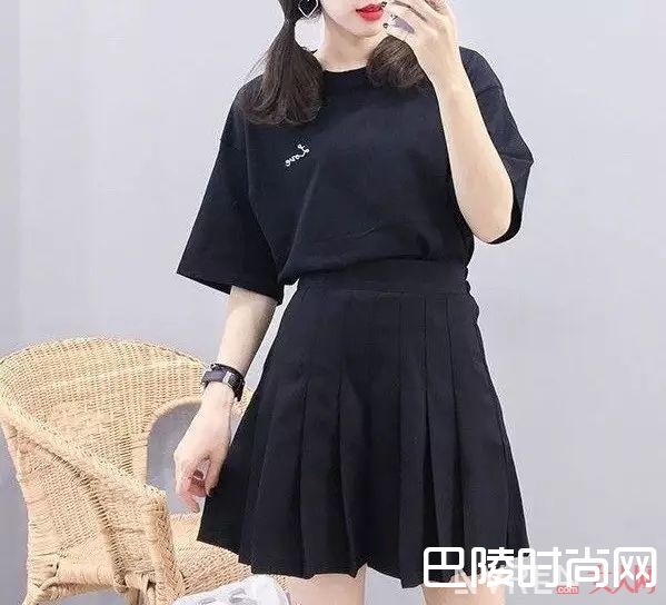 T恤短裙搭配_学生党活力穿搭 送给即将步入职场的你
