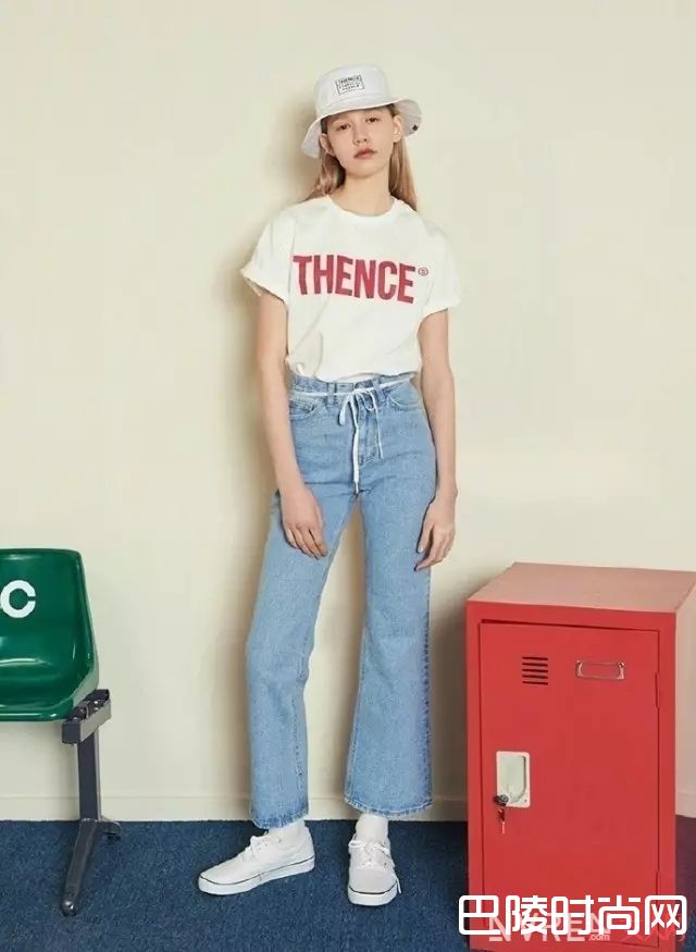 T恤牛仔裤的搭配_学生党活力穿搭 送给即将步入职场的你