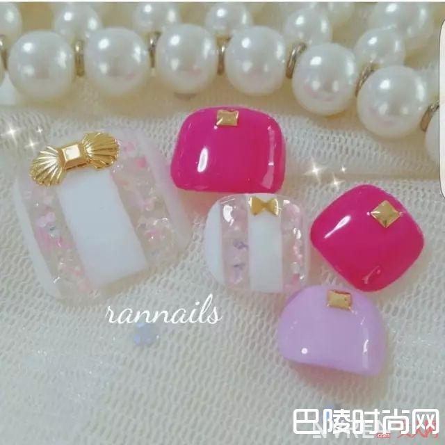 贝母玻璃纸美甲_没有美甲的夏天是不完整的 近百款流行美甲推荐