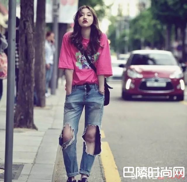 T恤牛仔裤的搭配_学生党活力穿搭 送给即将步入职场的你