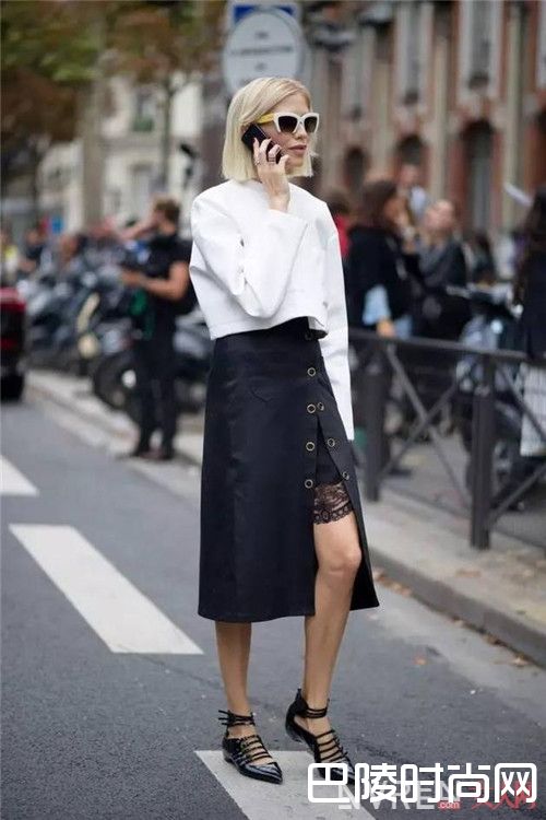 T恤搭配开衩款铅笔裙有质感吗_2017年春夏最潮搭:T恤+裙子潮流搭配法