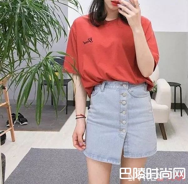 T恤短裙搭配_学生党活力穿搭 送给即将步入职场的你
