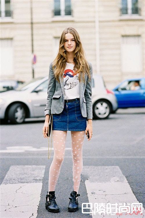 T恤＋牛仔裙怎么搭配满分_2017年春夏最潮搭：T恤＋裙子潮流搭配法