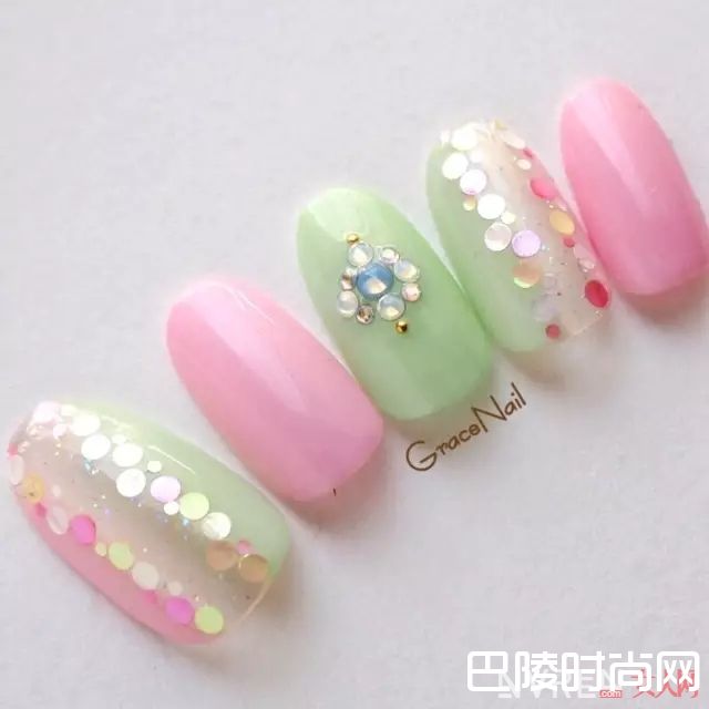好看的果冻色美甲_没有美甲的夏天是不完整的 近百款流行美甲推荐