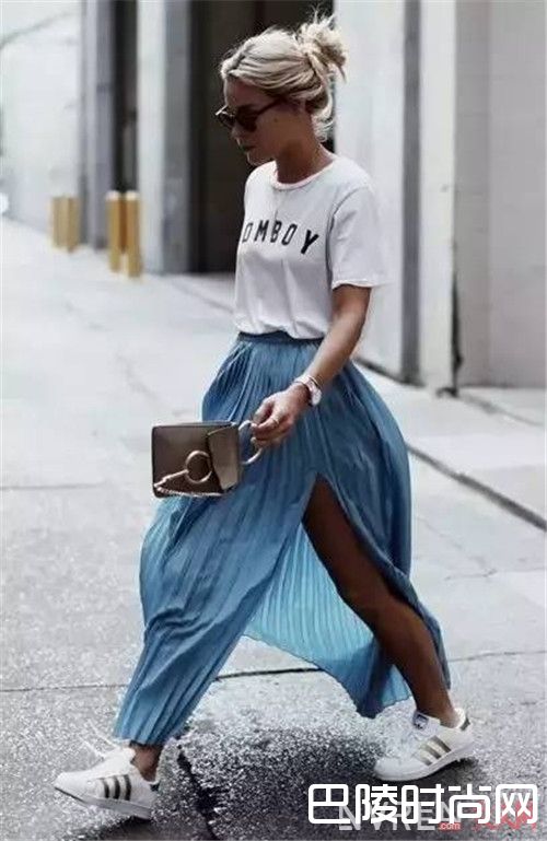 T恤搭配开衩款铅笔裙有质感吗_2017年春夏最潮搭:T恤+裙子潮流搭配法