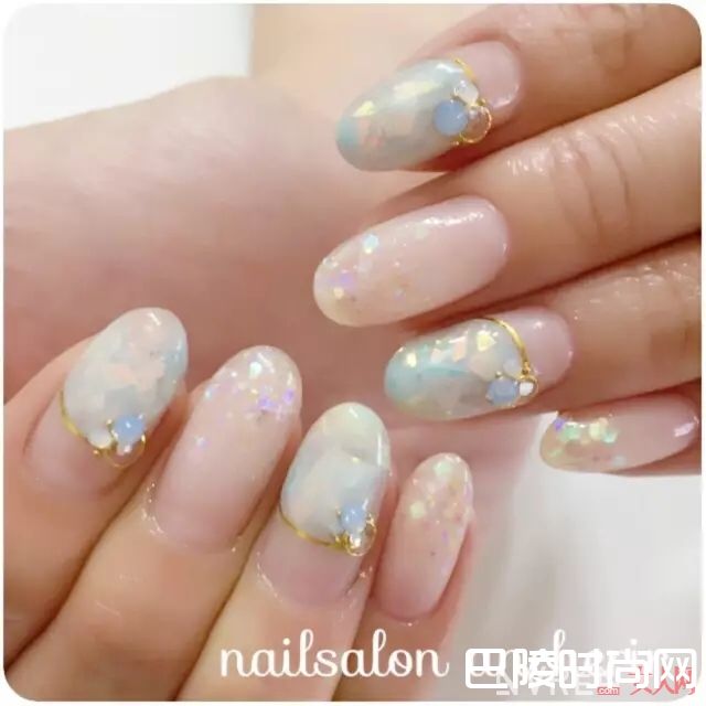 贝母玻璃纸美甲_没有美甲的夏天是不完整的 近百款流行美甲推荐