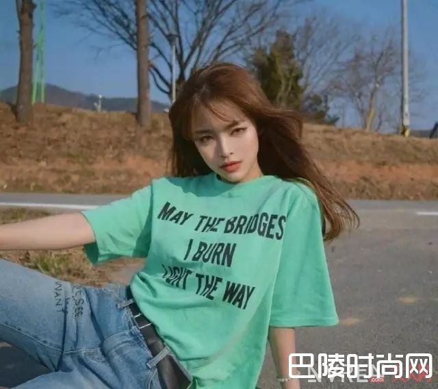 T恤牛仔裤的搭配_学生党活力穿搭 送给即将步入职场的你