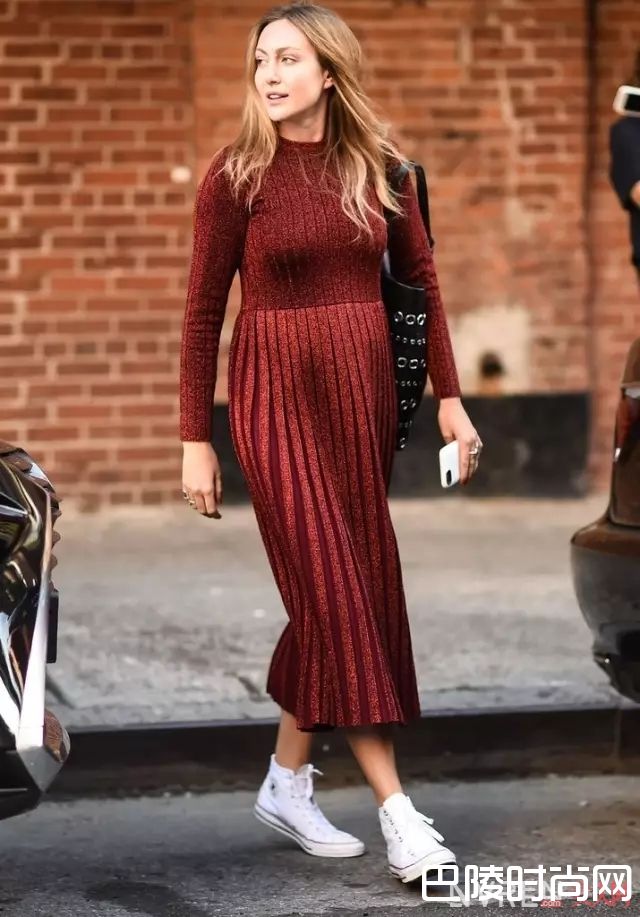 今夏时髦元素有哪些_运动鞋搭这几条裙子,就能让你的夏天美得不像话
