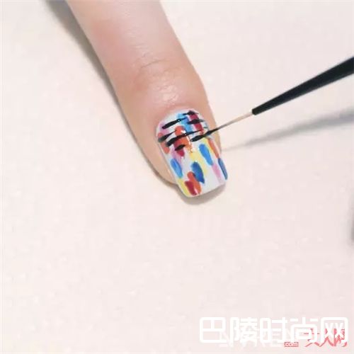 波普印花美甲怎么画?_将印花“穿”在指尖 让你的指尖Fashion有质感!