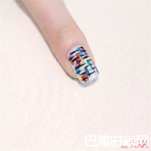 波普印花美甲怎么画?_将印花“穿”在指尖 让你的指尖Fashion有质感!