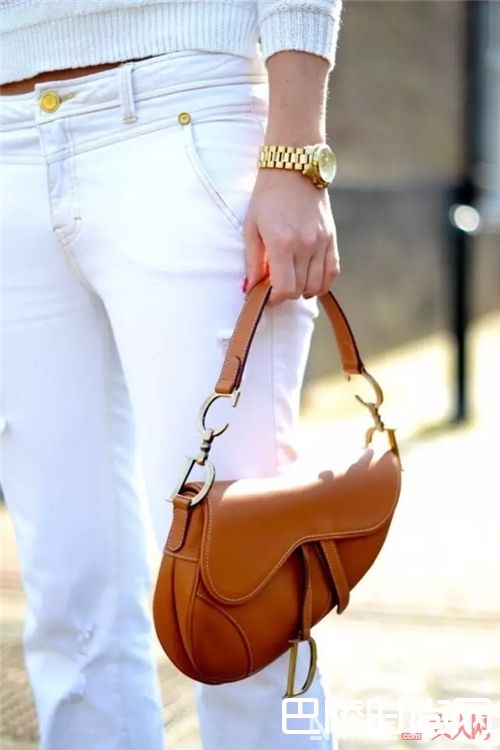 Dior Saddle Bag包包_不管潮流怎么变 Dior的这些包包总有一席之地