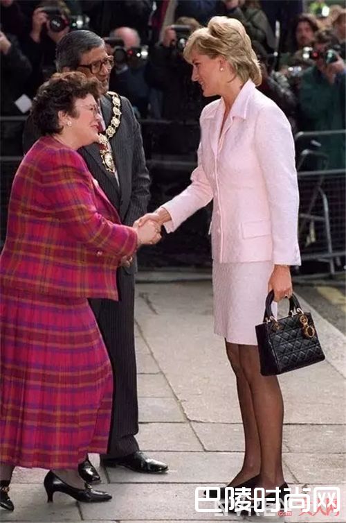 Lady Dior包包_不管潮流怎么变 Dior的这些包包总有一席之地