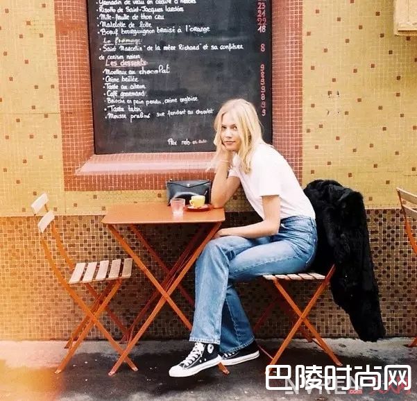 白T牛仔运动鞋_最吸引直男的穿衣公式 女生这么穿他们觉得超美