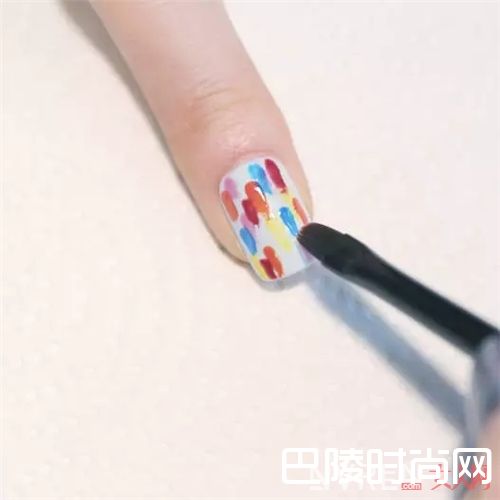 波普印花美甲怎么画?_将印花“穿”在指尖 让你的指尖Fashion有质感!