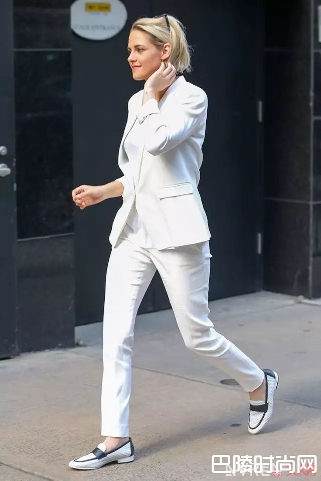 乐福鞋同色系穿搭_如果只留一双鞋 那必须是最潮最舒服的乐福鞋！