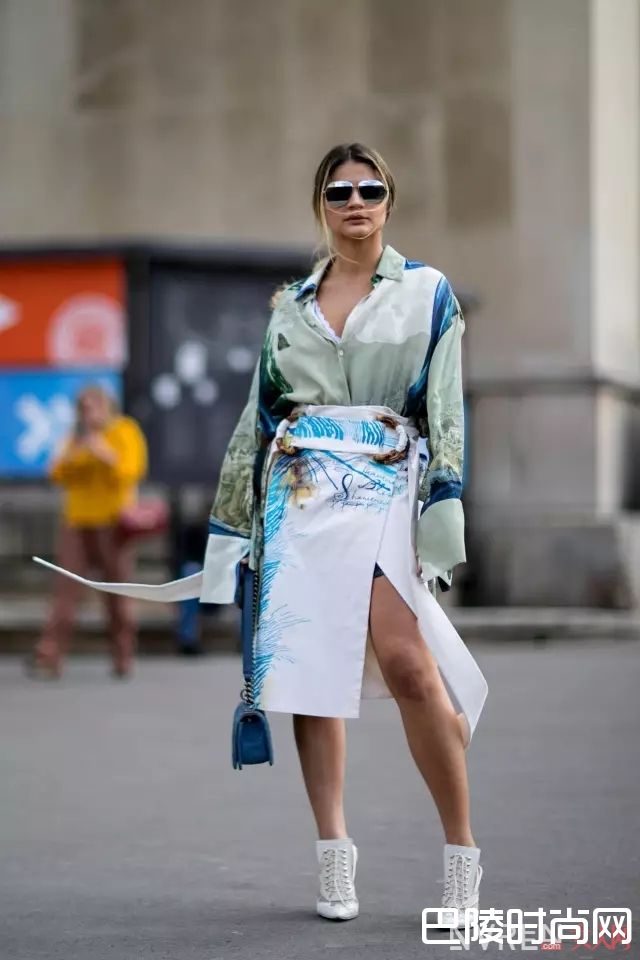 复古衬衫的搭配_夏季迷人“半裙+衬衫” 一秒打破沉闷OL装！