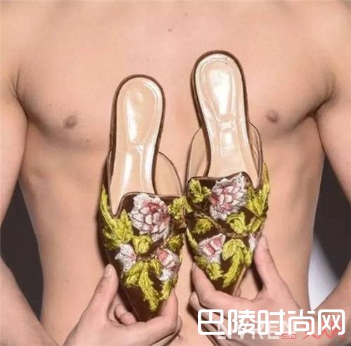 Alberta Ferretti意大利品牌拖鞋简介_2017夏天，最值得入手的13双拖鞋有哪些品牌？