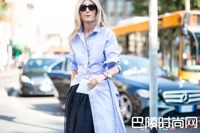 蓝色衬衫怎么搭配_夏季迷人“半裙+衬衫” 一秒打破沉闷OL装！