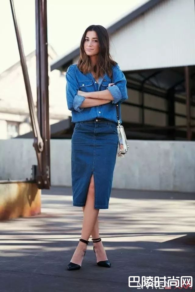 牛仔衬衫怎么搭配_夏季迷人“半裙+衬衫” 一秒打破沉闷OL装！
