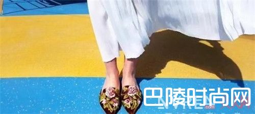 Alberta Ferretti最火的拖鞋款式是什么_2017夏天，最值得入手的13双拖鞋有哪些品牌？