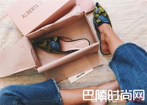 Alberta Ferretti最火的拖鞋款式是什么_2017夏天，最值得入手的13双拖鞋有哪些品牌？