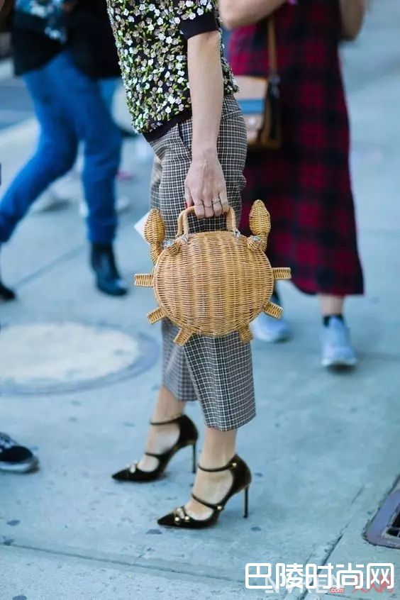 回头率超高的菜篮包推荐_夏天流行的菜篮子包 必须这么挑才有质感