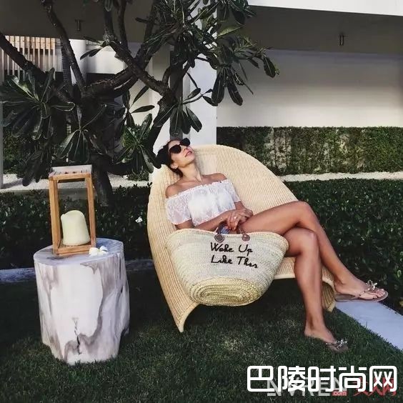 草编字母印花Tote包推荐_夏天流行的菜篮子包 必须这么挑才有质感