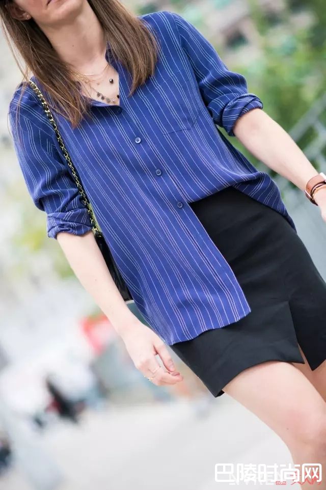 蓝色衬衫怎么搭配_夏季迷人“半裙+衬衫” 一秒打破沉闷OL装！