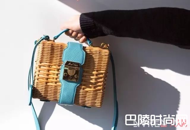 编织和皮革拼接的包包推荐_夏天流行的菜篮子包 必须这么挑才有质感