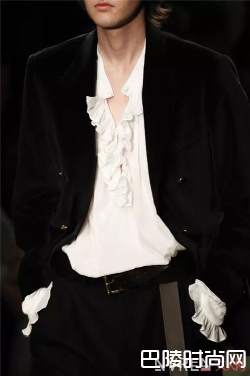 荷叶边衬衫如何搭配？_衬衫的穿法那么多 想要美出新花样就选这三种