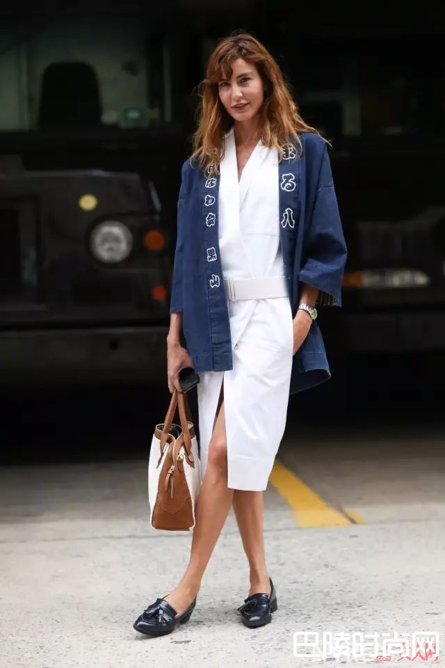 乐福鞋怎么搭配裙子_如果只留一双鞋 那必须是最潮最舒服的乐福鞋!