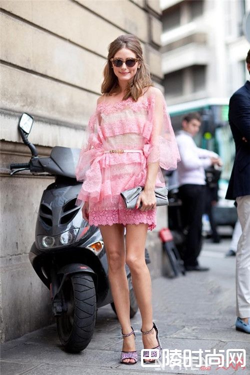 繁复蕾丝裙哪种款式更好看_夏天有了这四款美裙，你就能美成一道街景！