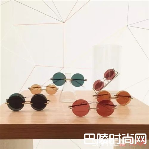 PERCY LAU墨镜_夏天必备的配饰 防晒还能凹造型全都靠它了