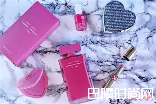 For Her Fleur Musc香水有什么独特魅力_推荐花香调的香水:这几款清新花香调香水适合夏天吗?