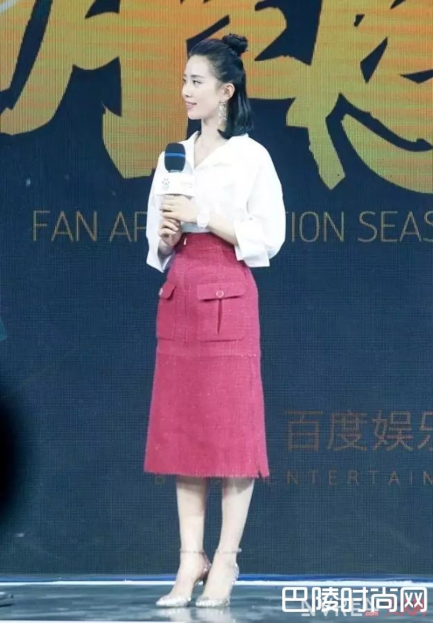 明星衬衫加半裙的搭配_夏季迷人“半裙+衬衫” 一秒打破沉闷OL装!