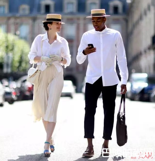 衬衫的时髦穿法搭配_夏季迷人“半裙+衬衫” 一秒打破沉闷OL装！