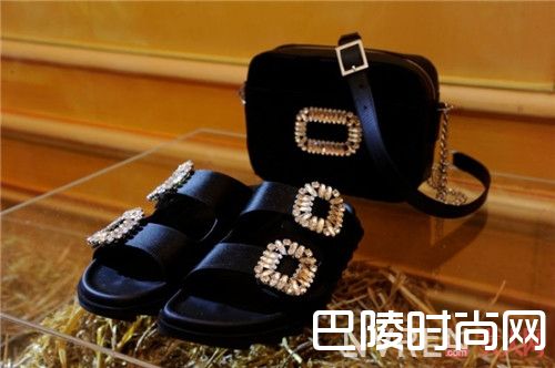 Roger Vivier拖鞋简介_2017夏天,最值得入手的13双拖鞋有哪些品牌?