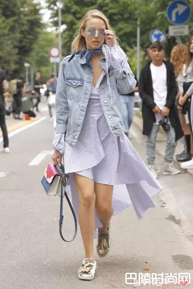 乐福鞋怎么搭配裙子_如果只留一双鞋 那必须是最潮最舒服的乐福鞋!