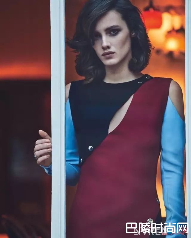 紫红色如何搭配_这种神奇的配色 让运动服都能看起来超奢华