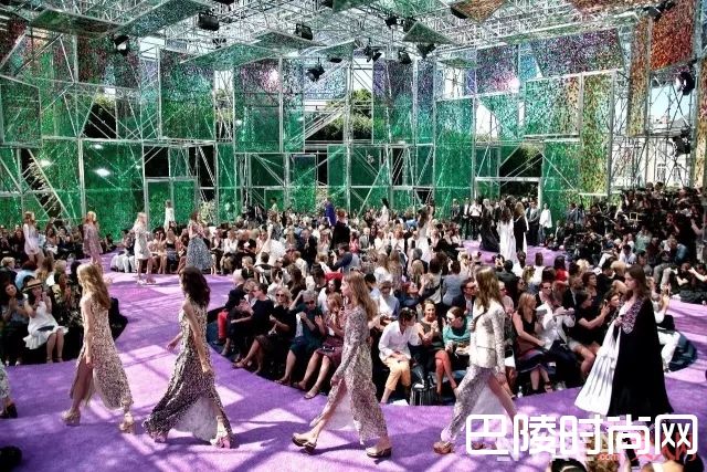 奢华的配色是什么_这种神奇的配色 让运动服都能看起来超奢华