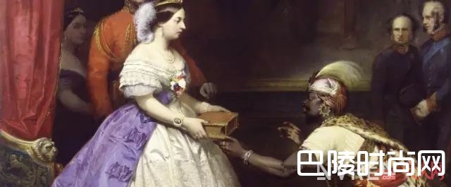 Versace2017春夏主色调_这种神奇的配色 让运动服都能看起来超奢华