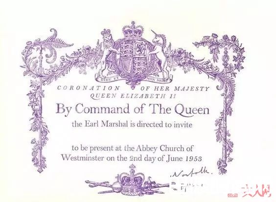 Versace2017春夏主色调_这种神奇的配色 让运动服都能看起来超奢华