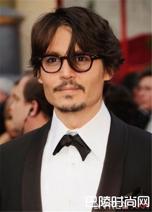 眼镜如何弱化颧骨_你的眼镜搭配得了你的脸型吗 如何巧用眼镜修饰五官