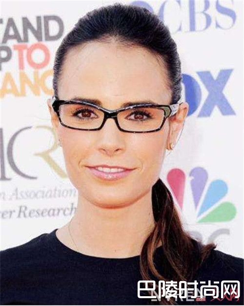 椭圆形脸如何选择眼镜_如何挑出一副适合自己的眼睛很重要 千万别忽视！