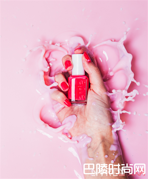 夏季指甲什么颜色好看_夏季最美最经典色调 让它们在指甲间涌动吧