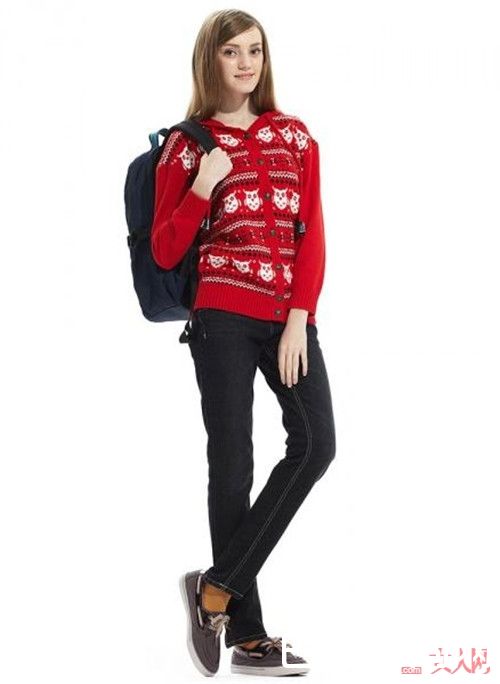 休闲鞋如何玩转职场_女士如何用一双休闲鞋玩转各种不同风格