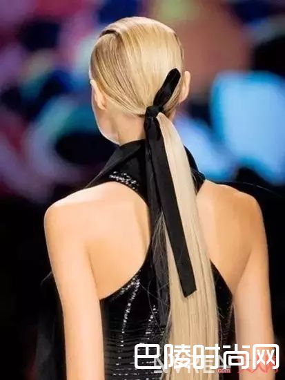 低马尾发型_头发长了别披着！这10种发型让你美成夏日女神！